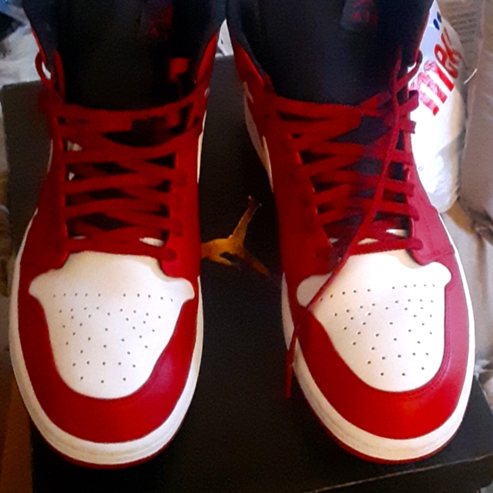 Jordan 1 gym red